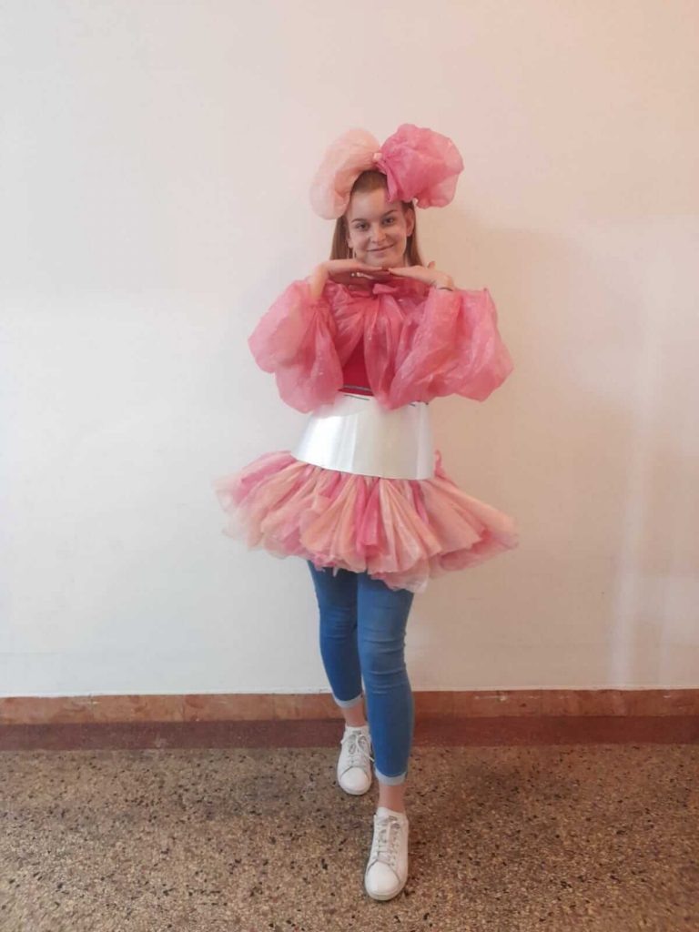 Modna kreacija iz recikliranih materijala Valentina Mokos