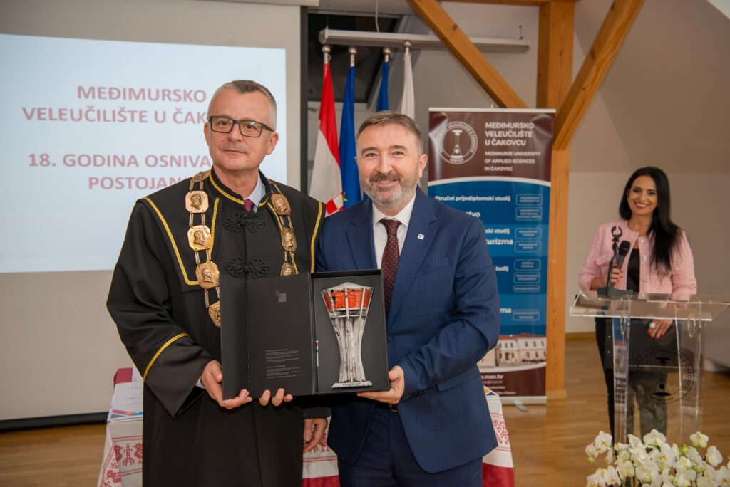 577442923 1271885198269786 2508697089824546029 n