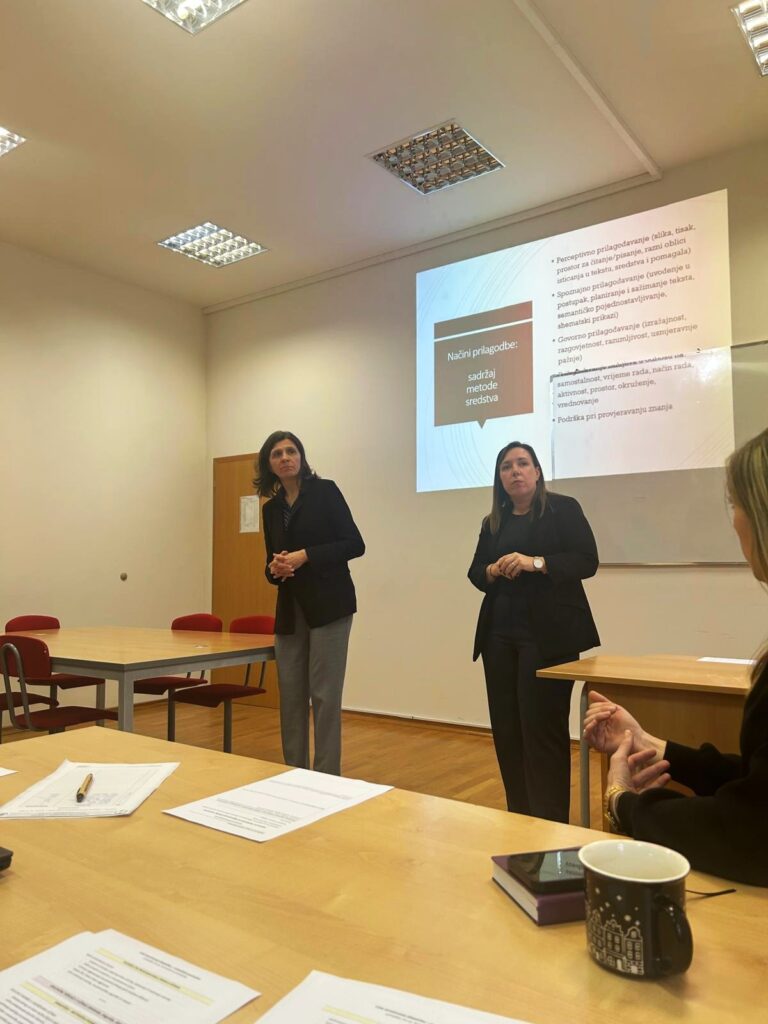 Fotografija ispod teksta